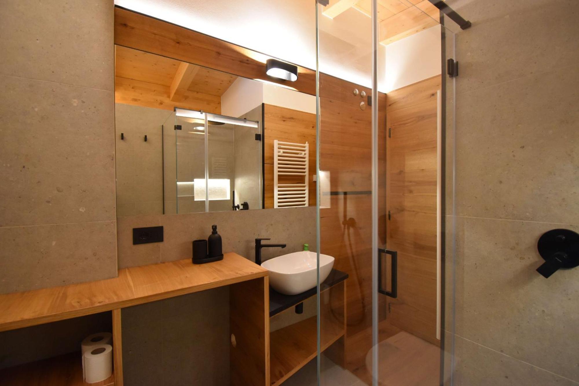 Attic Miralago Mhd *
